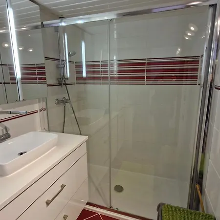 2 Pieces Climatise Avec Piscine Et Parking, Ste Maxime, Golfe St Tropez - Fr-1-780-90