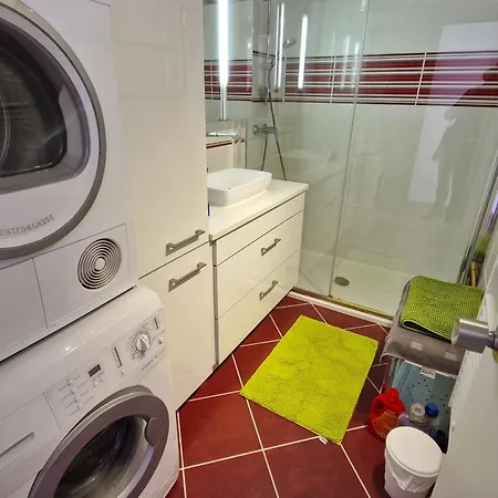 2 Pieces Climatise Avec Piscine Et Parking, Ste Maxime, Golfe St Tropez - Fr-1-780-90 Apartment