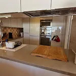 2 Pieces Avec Climatisation, Terrasse, Piscine Et Parking, Pres De La A Ste Maxime - Fr-1-780-90 Διαμέρισμα