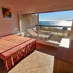 2 Pieces Avec Climatisation, Terrasse, Piscine Et Parking, Pres De La A Ste Maxime - Fr-1-780-90 *