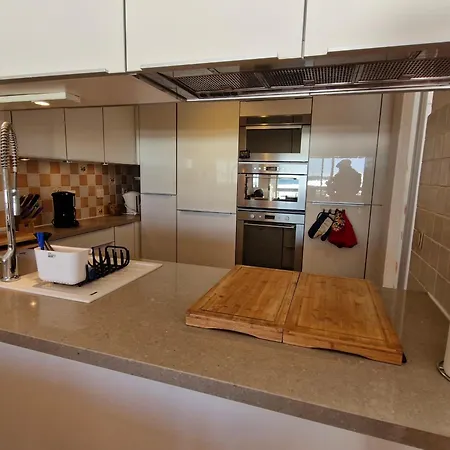2 Pieces Avec Climatisation, Terrasse, Piscine Et Parking, Pres De La A Ste Maxime - Fr-1-780-90 Lejlighed